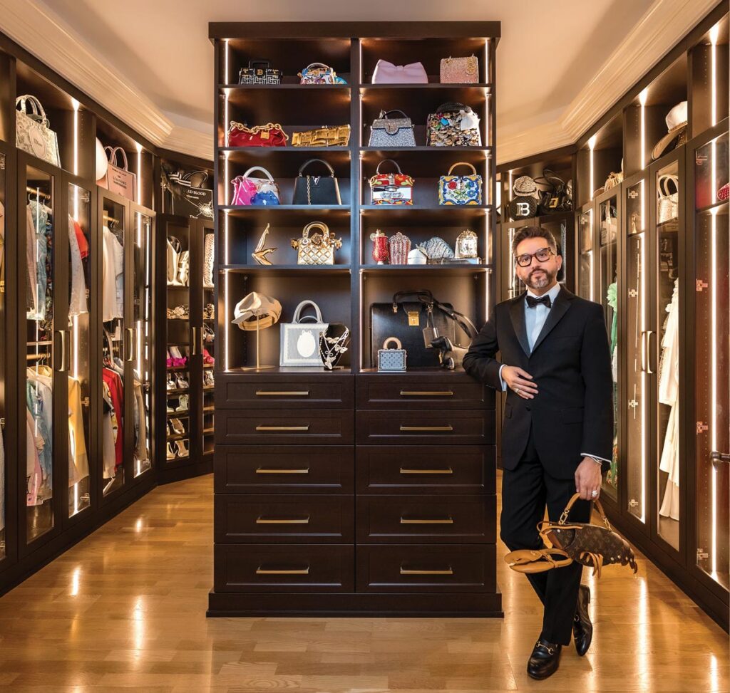 Carlos Escoto in the home of Heidi Searle. Photo by Anna Nguyen