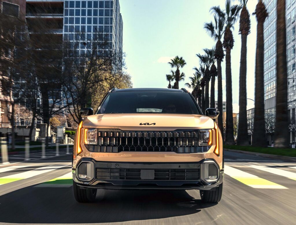 The Seltos' squared-off black grille with vertical amber LED running lights. Photo by Kia